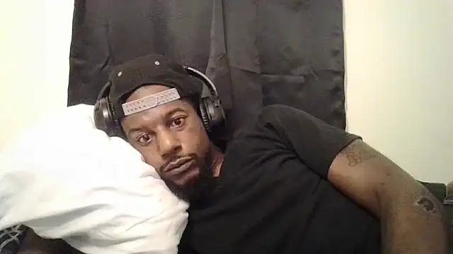 Snapshot of DreamvilleINC chatting on 09-09-25, 06:12 DreamvilleINC online show from 09-09-25, 06:12