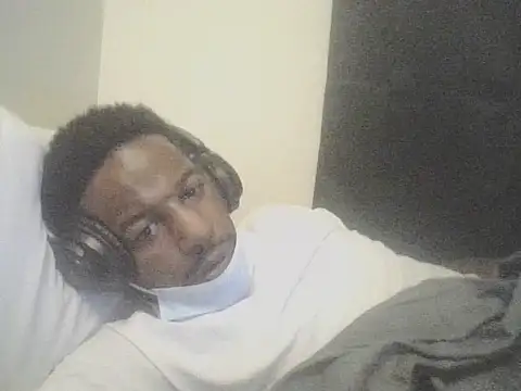 Snapshot of DreamvilleINC chatting on 10-08-25, 07:21 DreamvilleINC online show from 10-08-25, 07:21