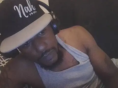 Snapshot of DreamvilleINC chatting on 09-27-25, 02:07 DreamvilleINC online show from 09-27-25, 02:07