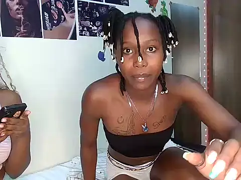 Snapshot of Sexyvyee_ chatting on 09-24-25, 06:47 Sexyvyee  online show from 09-24-25, 06:47