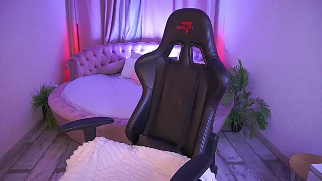 Mille Joy online show from 11-17-25, 01:15