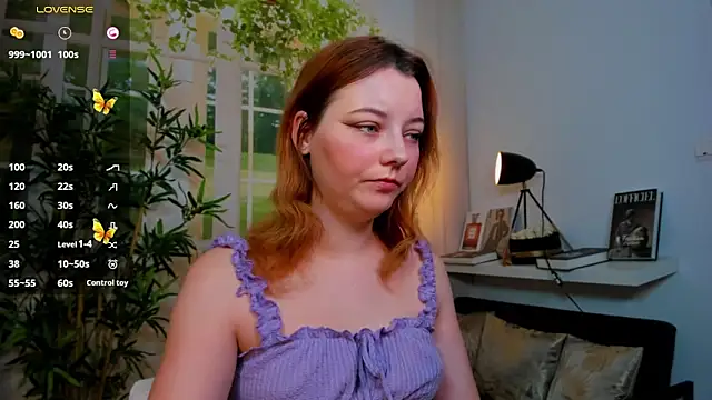 pretty little thing online show from 11-25-25, 04:40