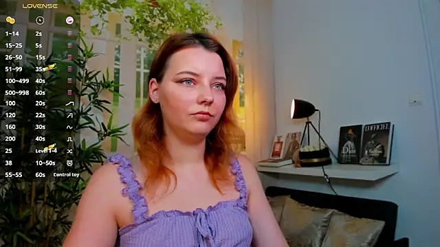 pretty little thing online show from 11-20-25, 04:07