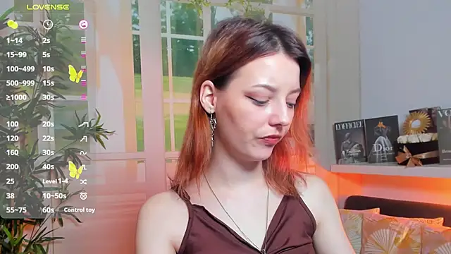 pretty little thing online show from 03-11-25, 04:08