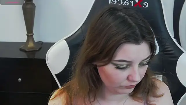 pretty little thing online show from 04-28-26, 06:45