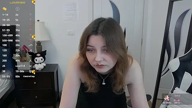 pretty little thing online show from 05-10-26, 08:00