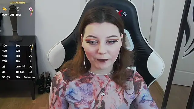 pretty little thing online show from 02-28-26, 04:17