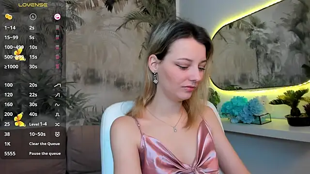 pretty little thing online show from 01-15-25, 12:58