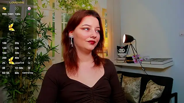 pretty little thing online show from 12-15-25, 05:19