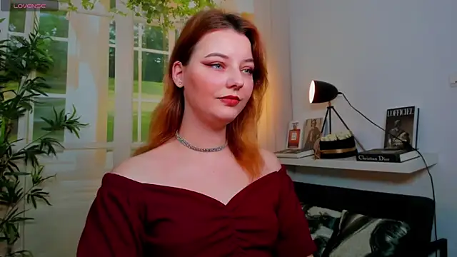 pretty little thing online show from 11-12-25, 02:43