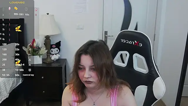 pretty little thing online show from 03-20-26, 07:48