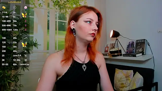 pretty little thing online show from 09-25-25, 02:01