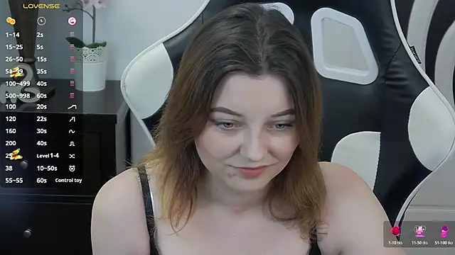 pretty little thing online show from 05-29-26, 07:31