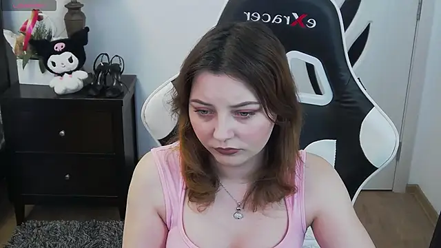 pretty little thing online show from 04-10-26, 07:10