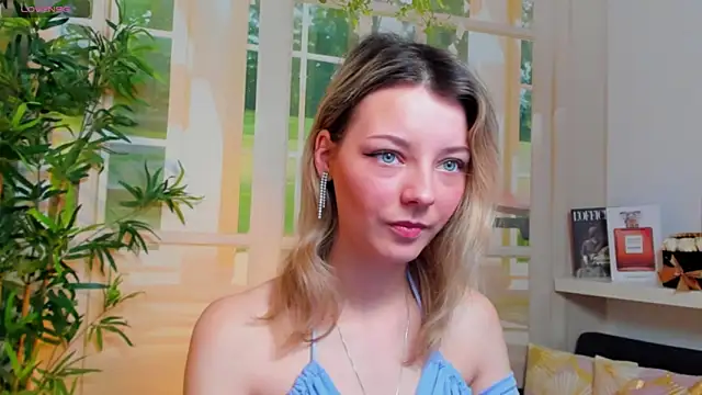 pretty little thing online show from 01-31-25, 12:40