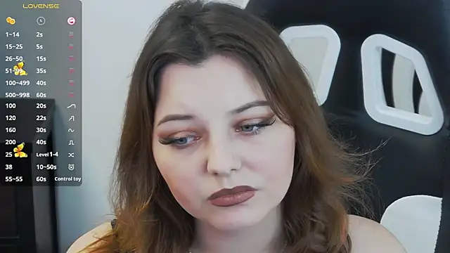 pretty little thing online show from 04-26-26, 07:11