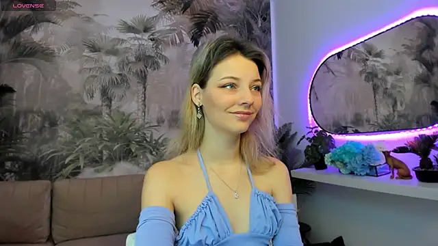 pretty little thing online show from 01-13-25, 06:05