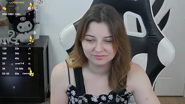 pretty little thing online show from 05-27-26, 04:03