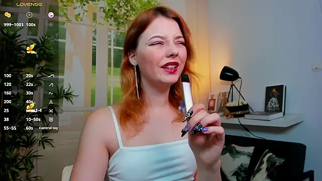 pretty little thing online show from 10-25-25, 04:40