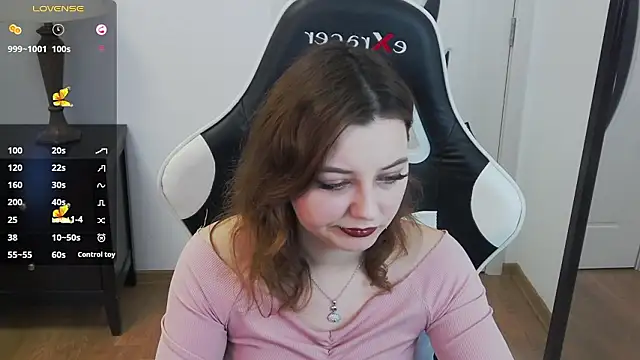 pretty little thing online show from 02-19-26, 05:32