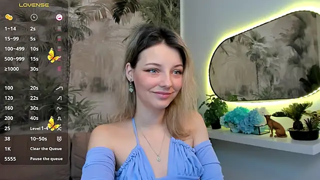 pretty little thing online show from 01-14-25, 12:11