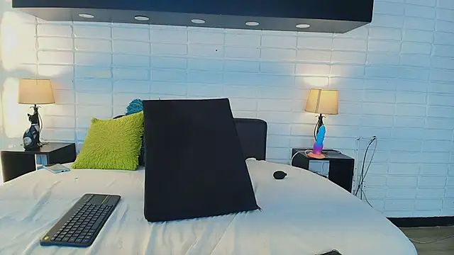 HannaBrave online show from 03-21-25, 02:40