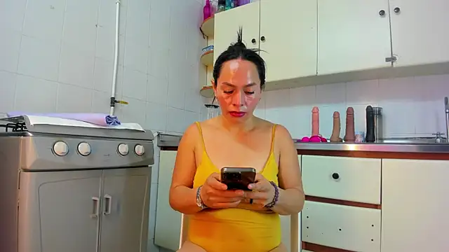 MaduraLuciana online show from 11-20-25, 10:27