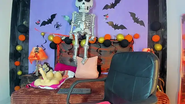 MaduraLuciana online show from 10-24-25, 10:47