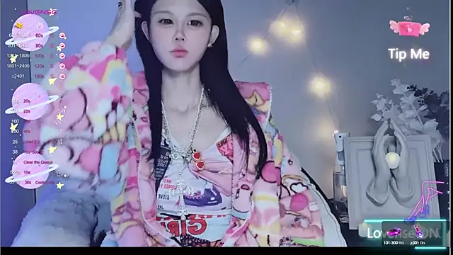 Snapshot of O0_0Q chatting on 12-27-24, 04:43 O0 0Q online show from 12-27-24, 04:43