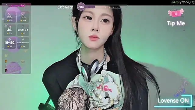 Snapshot of O0_0Q chatting on 12-11-24, 04:20 O0 0Q online show from 12-11-24, 04:20