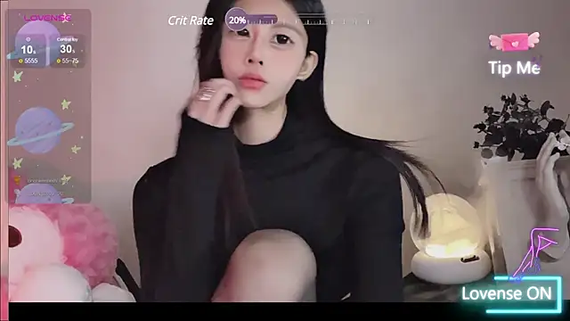 Snapshot of O0_0Q chatting on 12-13-24, 05:00 O0 0Q online show from 12-13-24, 05:00