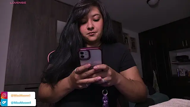 Snapshot of Steph_moon_ chatting on 09-14-25, 04:35 Steph moon online show from 09-14-25, 04:35
