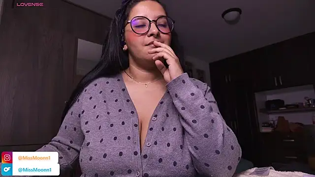 Steph moon  online show from 10-29-25, 01:04