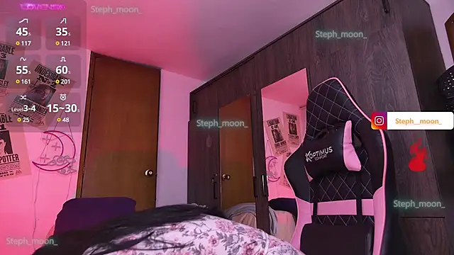 Snapshot of Steph_moon_ chatting on 01-04-25, 02:14 Steph moon online show from 01-04-25, 02:14