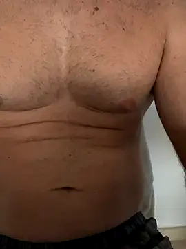 Snapshot of RonH1234 chatting on 10-15-25, 07:05 RonH1234 online show from 10-15-25, 07:05