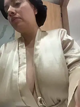 Snapshot of valery_mora chatting on 07-18-26, 07:44 valery mora online show from 07-18-26, 07:44