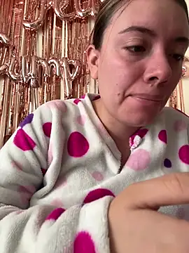 Snapshot of valery_mora chatting on 06-15-26, 05:12 valery mora online show from 06-15-26, 05:12