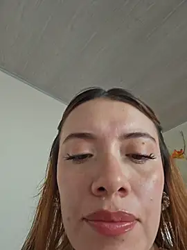 valery mora online show from 10-30-25, 05:21