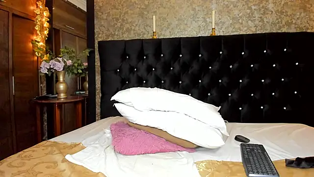 emma xuee online show from 03-12-25, 01:36