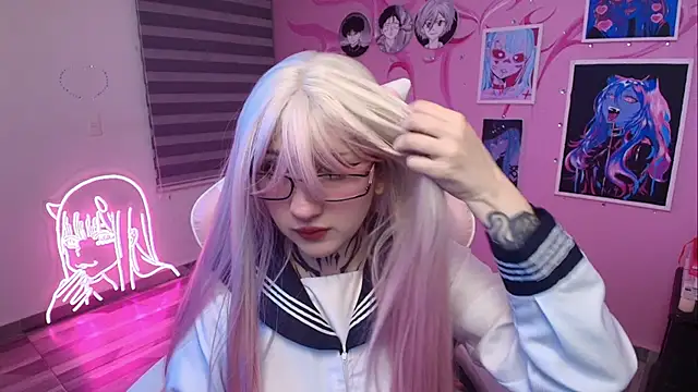 Miwa violet online show from 05-20-26, 01:57