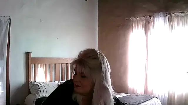 Snapshot of Miahotmilf chatting on 10-12-25, 03:13 Miahotmilf online show from 10-12-25, 03:13