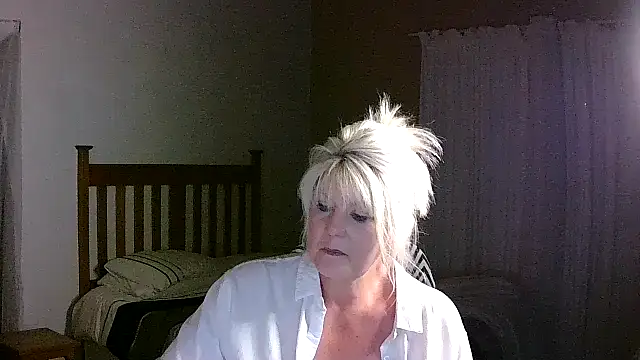 Snapshot of Miahotmilf chatting on 11-07-25, 08:57 Miahotmilf online show from 11-07-25, 08:57