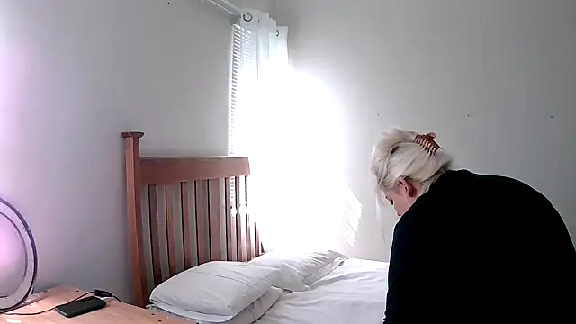 Snapshot of Miahotmilf chatting on 02-23-25, 01:42 Miahotmilf online show from 02-23-25, 01:42