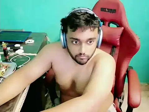 Snapshot of telugu_boy_ chatting on 10-18-25, 04:14 telugu boy online show from 10-18-25, 04:14