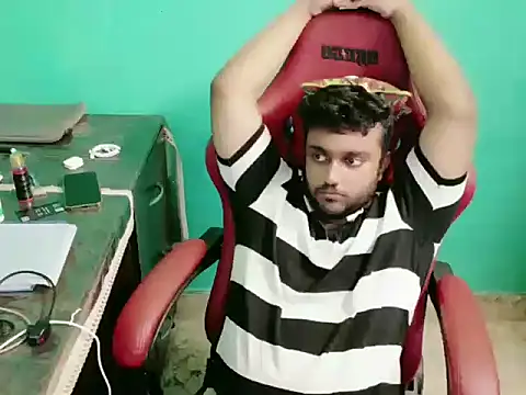 Snapshot of telugu_boy_ chatting on 10-17-25, 03:54 telugu boy online show from 10-17-25, 03:54