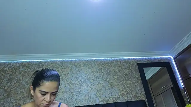 stella xue online show from 11-19-25, 08:42