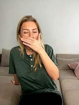 belle98 online show from 11-25-25, 09:42