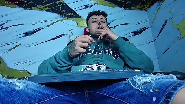 Snapshot of Kevin22_222 chatting on 02-09-25, 02:49 Kevin22 222 online show from 02-09-25, 02:49