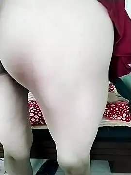 Snapshot of Luxcute286 chatting on 06-15-26, 02:12 Luxcute286 online show from 06-15-26, 02:12