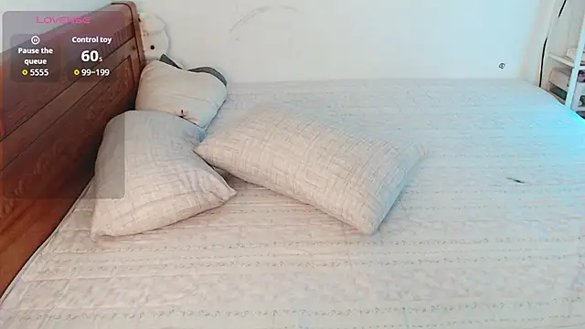 Baby Claraa online show from 11-20-25, 05:52